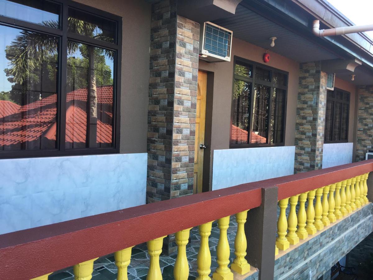 ホテル Casa Felipa ラオアグ エクステリア 写真